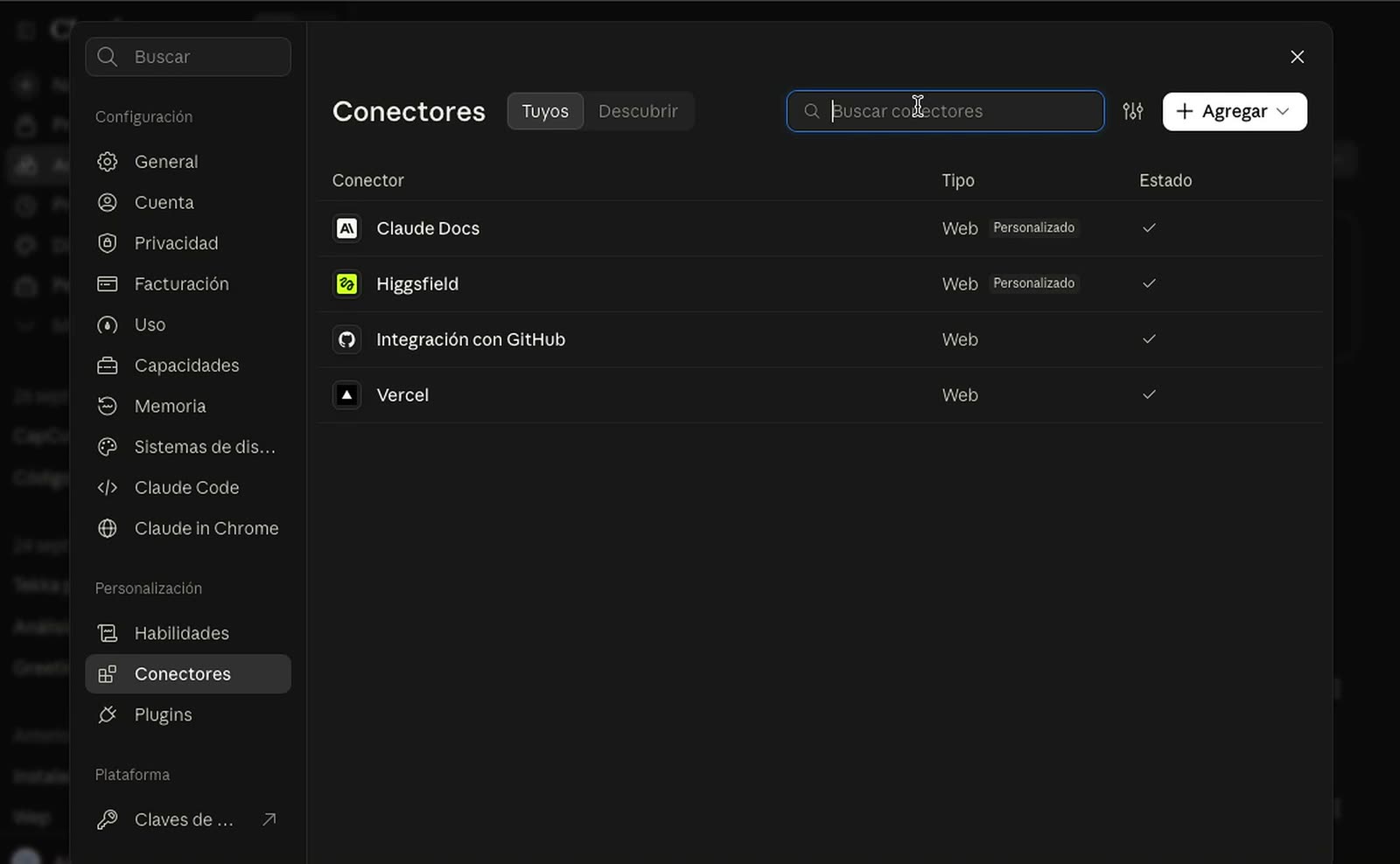 Configuración de Claude en la sección Conectores: la lista de conectores y el botón Agregar arriba a la derecha