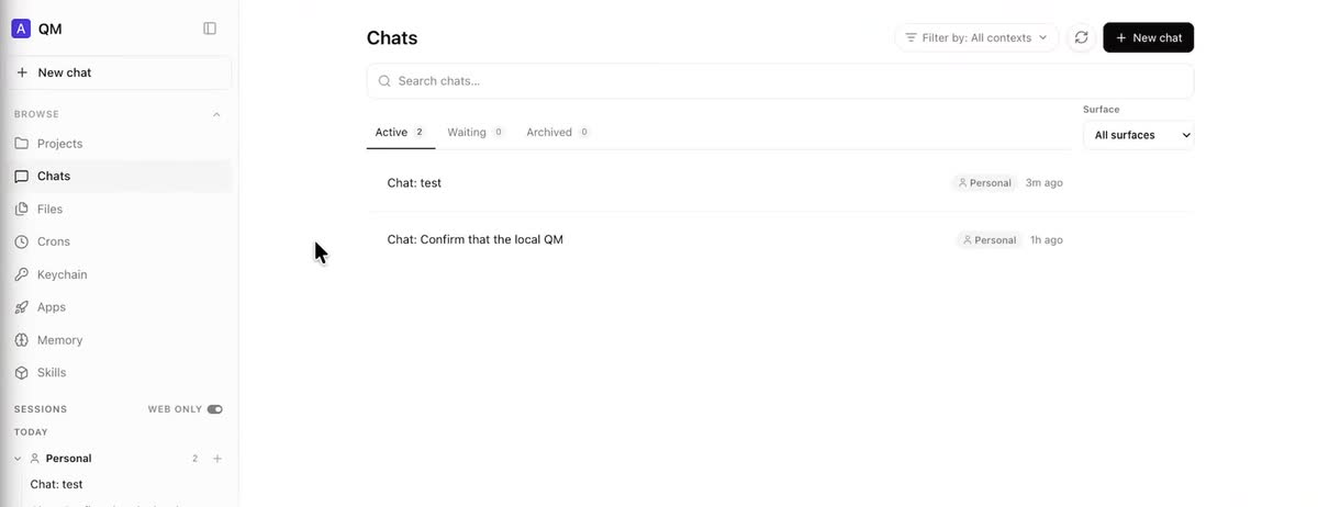 Pantalla de Chats de QM con la barra lateral: Projects, Chats, Files, Crons, Keychain, Apps, Memory y Skills