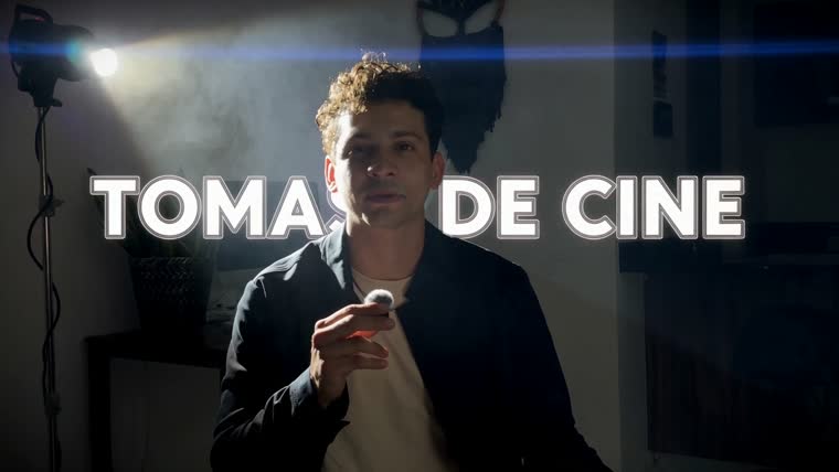 Primer plano cerrado con el rotulo TOMAS DE CINE